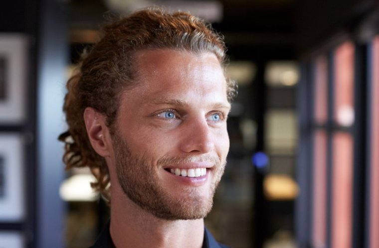 Smilende mann